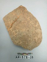 藏品(褐色夾砂陶片)的圖片